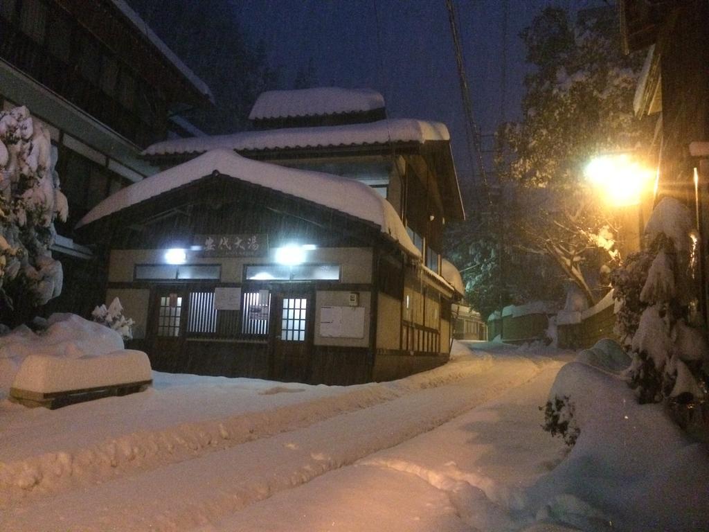 Yudanaka Onsen Yamazakiya Hotel Jamanoucsi Kültér fotó